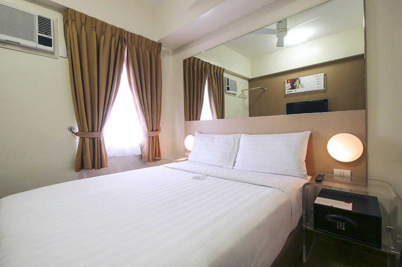 Red Planet Clark Angeles City Exterior photo