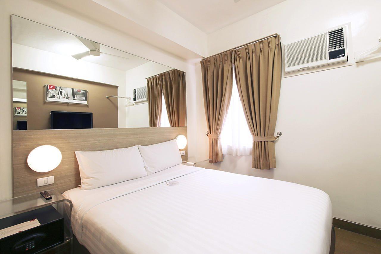 Red Planet Clark Angeles City Exterior photo