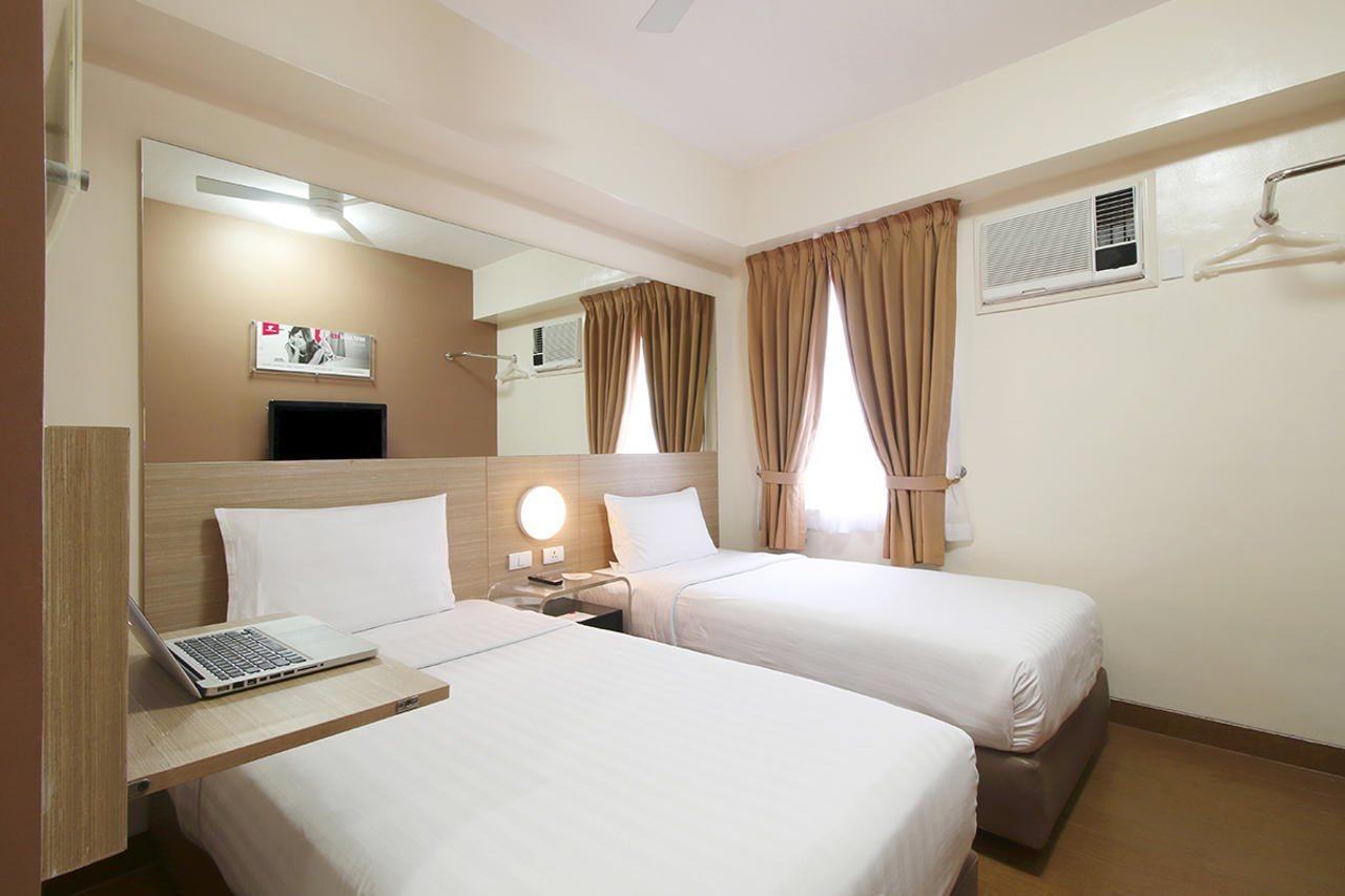 Red Planet Clark Angeles City Exterior photo