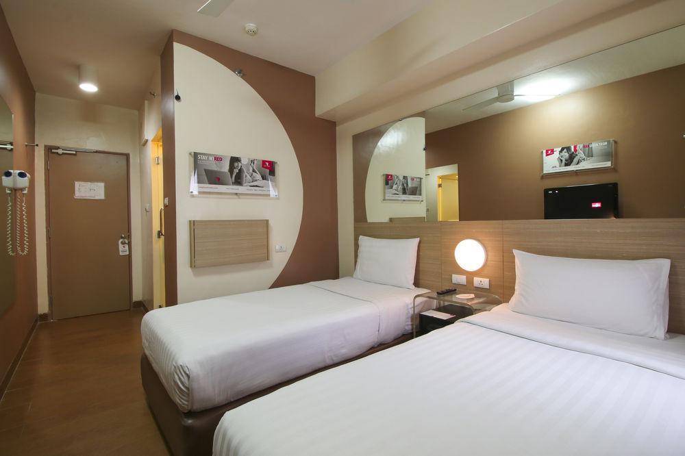 Red Planet Clark Angeles City Exterior photo