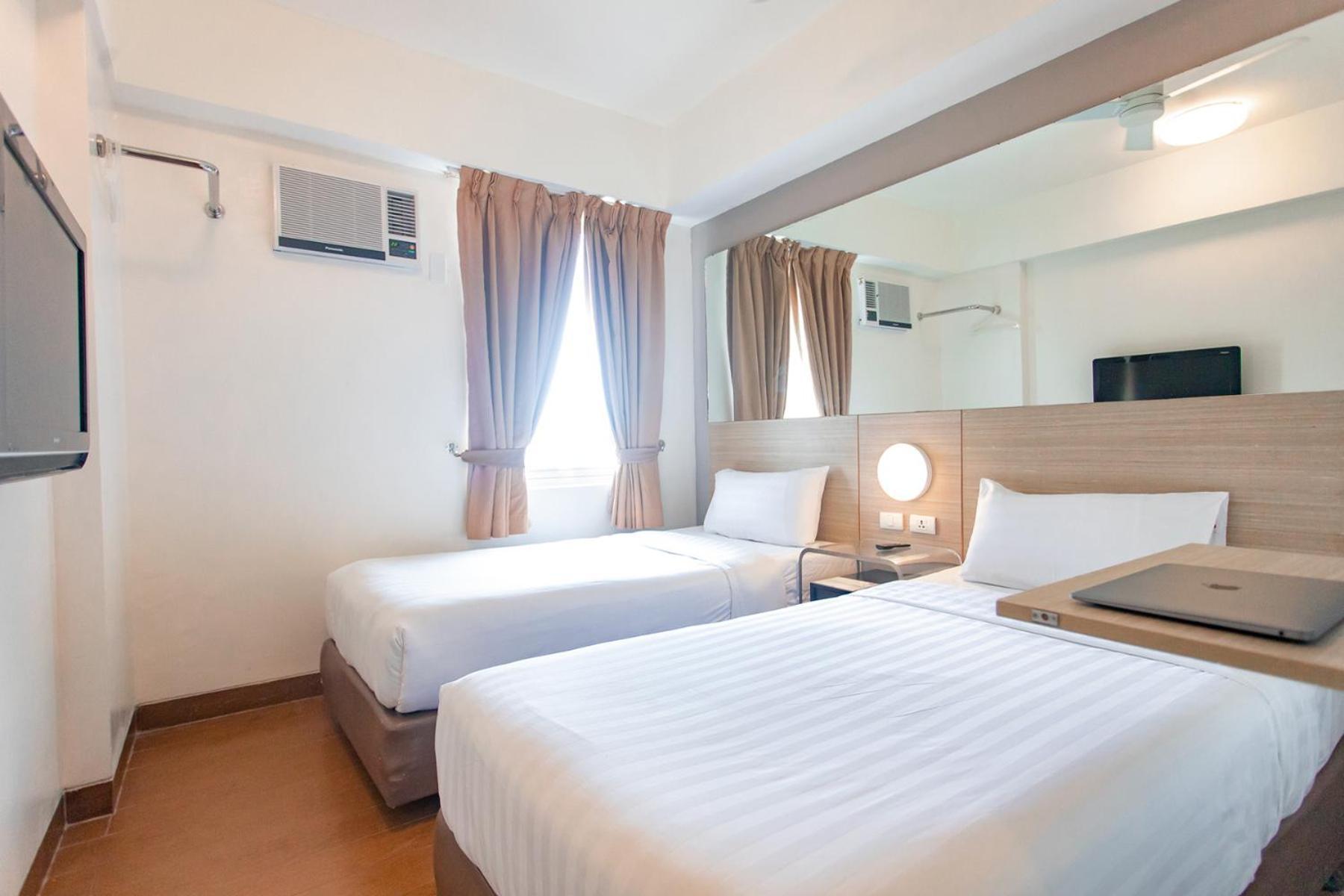 Red Planet Clark Angeles City Exterior photo