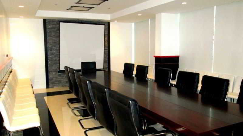 Red Planet Clark Angeles City Exterior photo