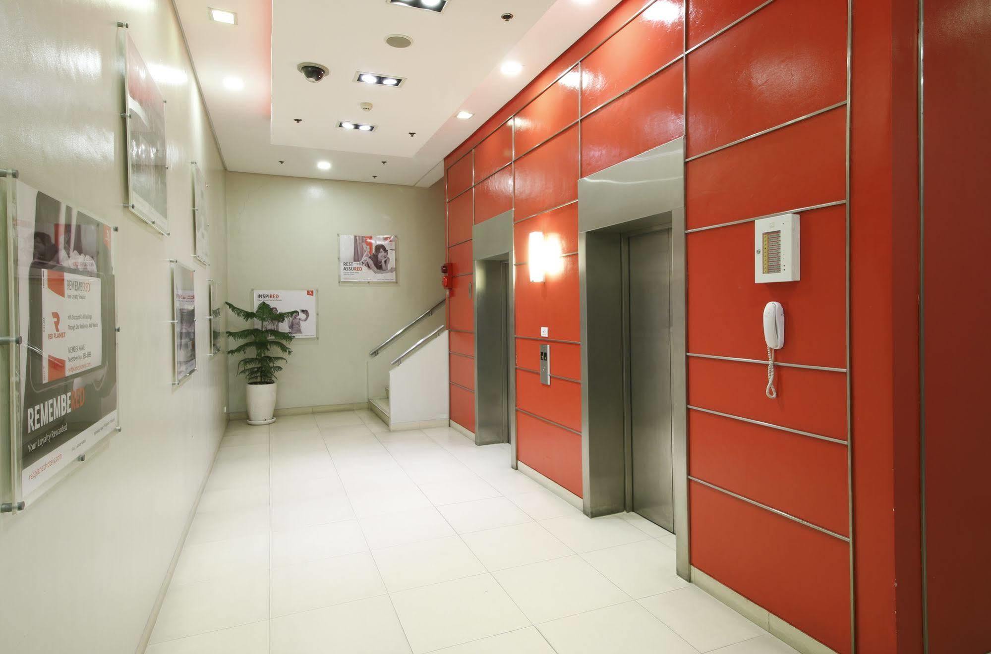 Red Planet Clark Angeles City Exterior photo